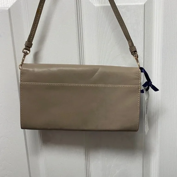 Dooney & bourke cross body stains fair condition  Bag - Picture 4 of 4